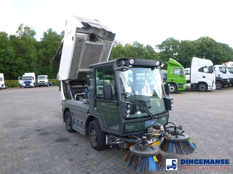 Мотометачна машина Schmidt Compact 200 street sweeper: снимка 6