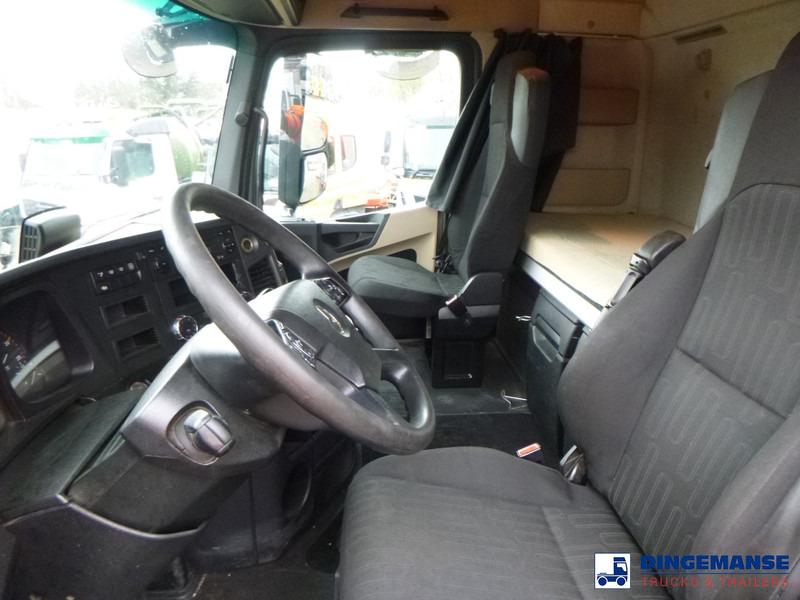 Interior photo 1: Влекач Mercedes-Benz Arocs 1946 4x4 Hydrodrive + Hydraulics