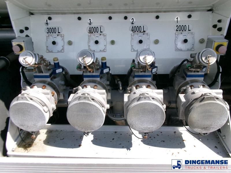 Камион цистерна Volvo FE 260 4x2 dxi fuel tank 13.3 m3 / 4 comp / ADR 21-06-2024: снимка 12 Камион цистерна Volvo FE 260 4x2 dxi fuel tank 13.3 m3 / 4 comp / ADR 21-06-2024: снимка 12