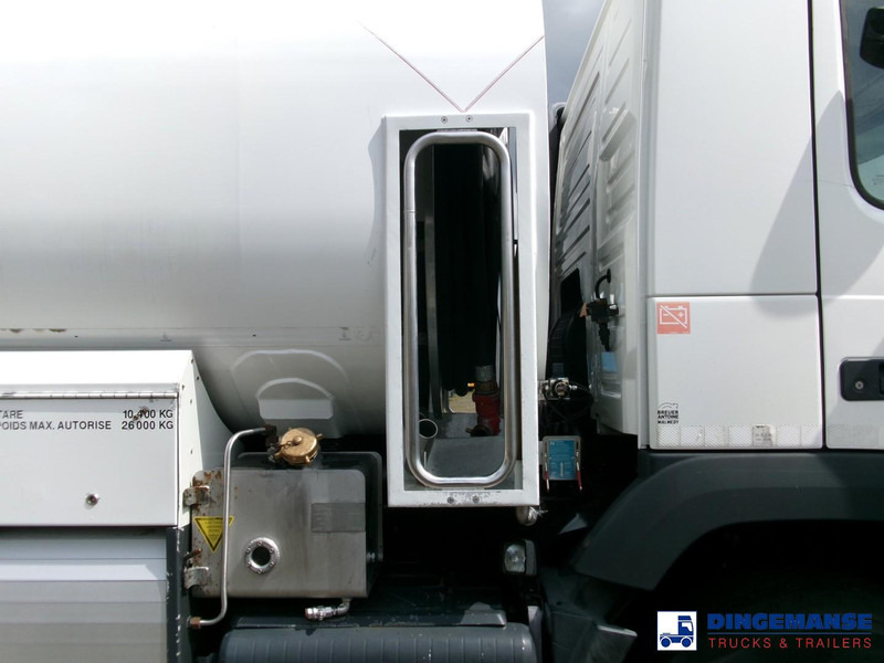 Volvo FM 380 6X2 fuel tank 20.6 m3 / 4 comp - Камион цистерна: снимка 5 Volvo FM 380 6X2 fuel tank 20.6 m3 / 4 comp - Камион цистерна: снимка 5