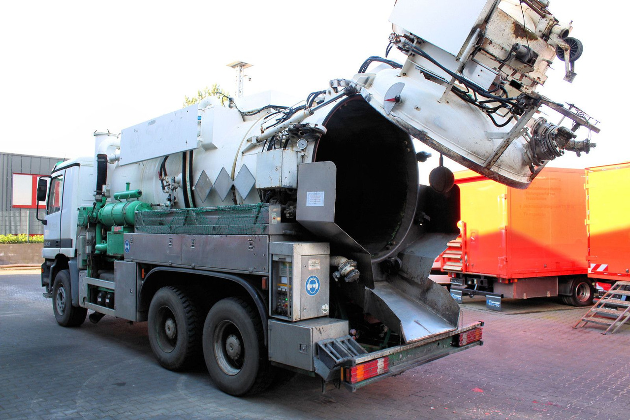 Mercedes-Benz Actros 3335 6x4 Kroll 13m³ HD-Kombi ADR/GGVS V2A - Каналопочистваща машина: снимка 2 Mercedes-Benz Actros 3335 6x4 Kroll 13m³ HD-Kombi ADR/GGVS V2A - Каналопочистваща машина: снимка 2