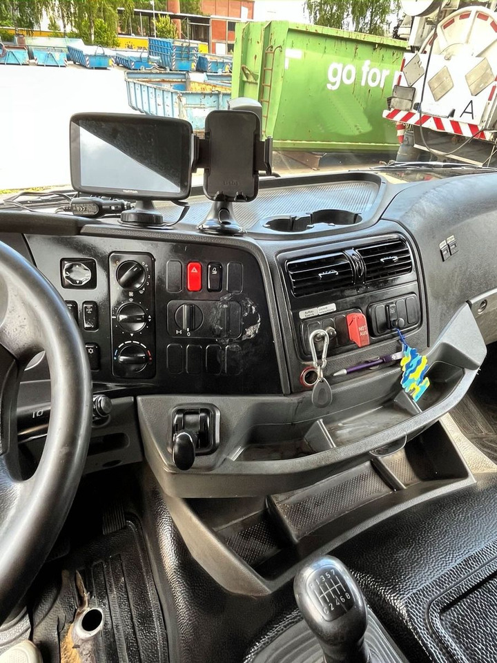 Mercedes-Benz Axor 1833 Müller 9,5m³ Saug u.Druck+HD-Spül +ADR - Каналопочистваща машина: снимка 5 Mercedes-Benz Axor 1833 Müller 9,5m³ Saug u.Druck+HD-Spül +ADR - Каналопочистваща машина: снимка 5