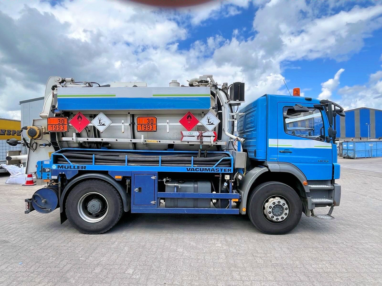 Mercedes-Benz Axor 1833 Müller 9,5m³ Saug u.Druck+HD-Spül +ADR - Каналопочистваща машина: снимка 1 Mercedes-Benz Axor 1833 Müller 9,5m³ Saug u.Druck+HD-Spül +ADR - Каналопочистваща машина: снимка 1