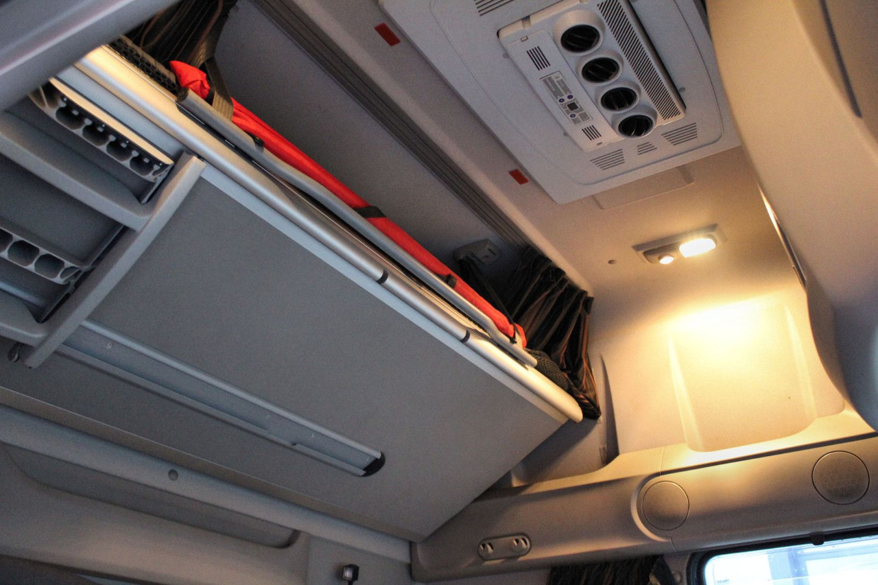 Влекач DAF XF 480 FT 4x2 SZM Lowliner !!! TOP !!!: снимка 11 Влекач DAF XF 480 FT 4x2 SZM Lowliner !!! TOP !!!: снимка 11