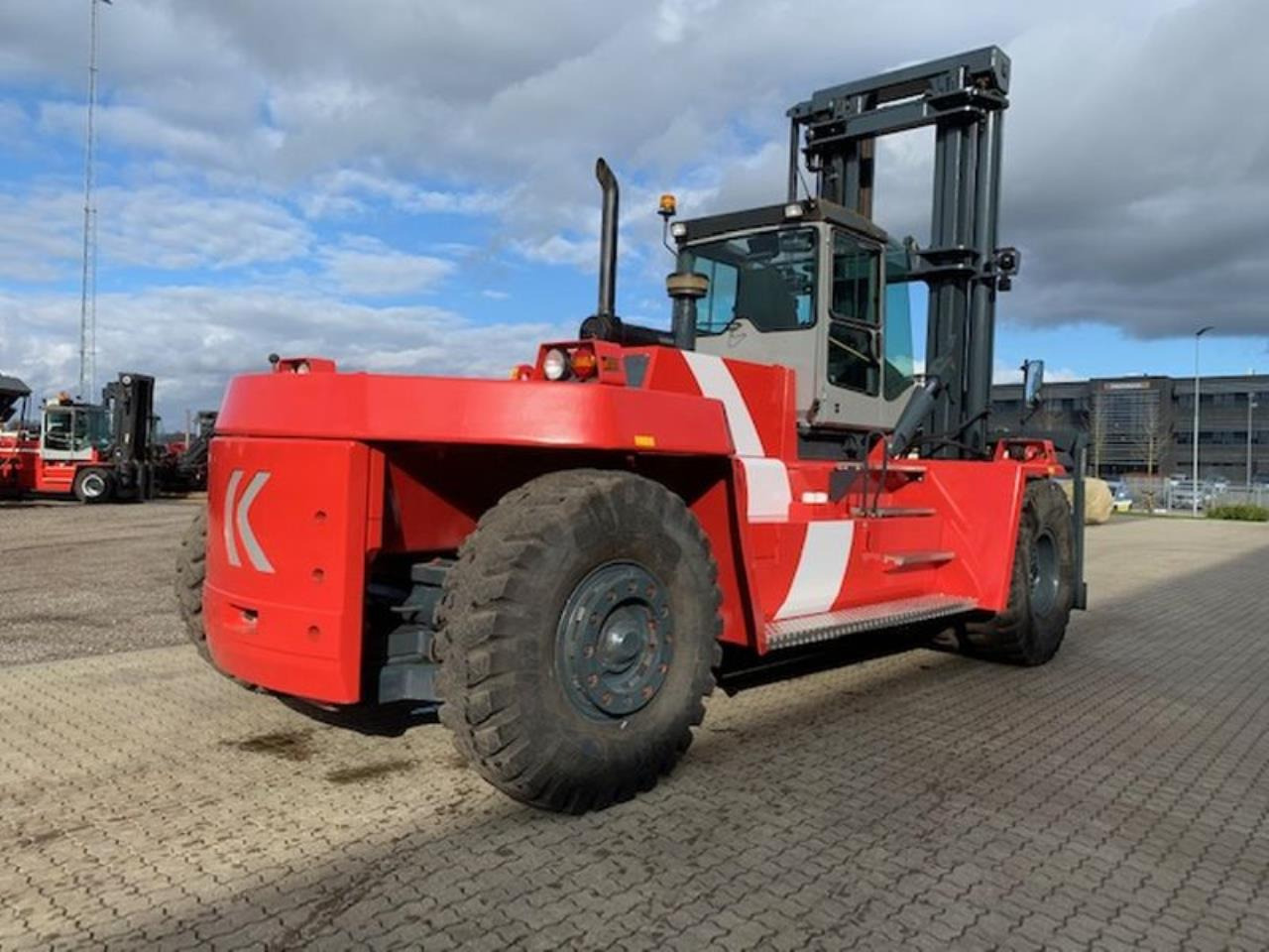 Kalmar DCD320-12LB - Дизелов мотокар: снимка 3 Kalmar DCD320-12LB - Дизелов мотокар: снимка 3