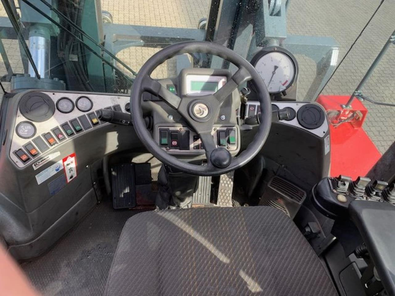 Kalmar DCD320-12LB - Дизелов мотокар: снимка 4 Kalmar DCD320-12LB - Дизелов мотокар: снимка 4