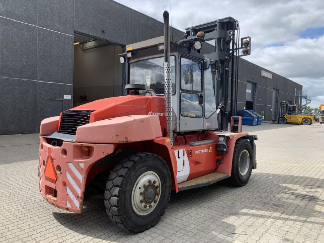 Kalmar DCE100-6 - Дизелов мотокар: снимка 3 Kalmar DCE100-6 - Дизелов мотокар: снимка 3