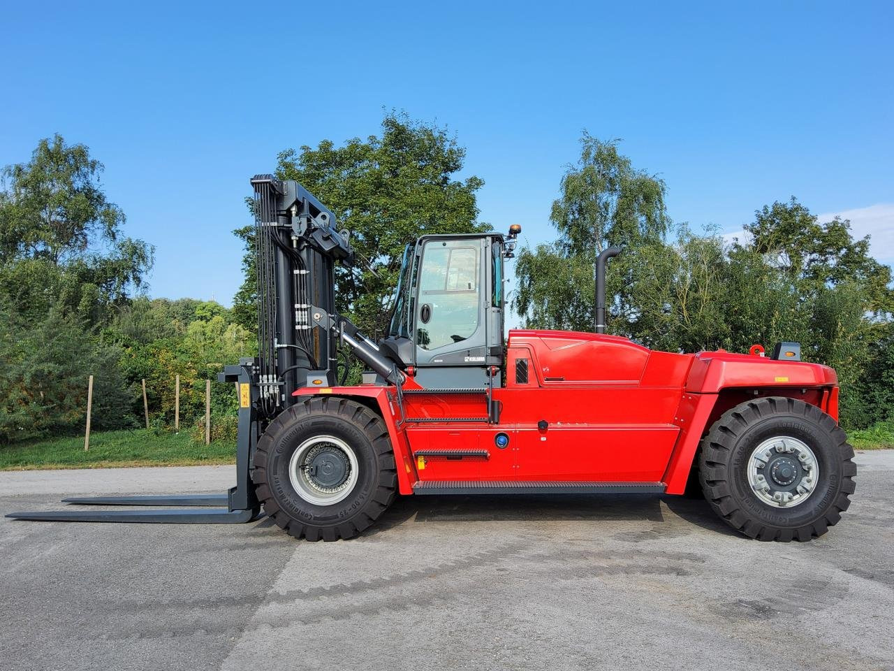 Kalmar DCG330-12 - Дизелов мотокар: снимка 1 Kalmar DCG330-12 - Дизелов мотокар: снимка 1