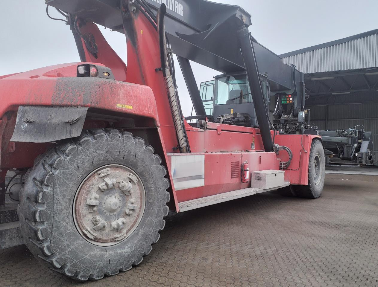 Kalmar DRG450-75C5XS - Ричстакер: снимка 3 Kalmar DRG450-75C5XS - Ричстакер: снимка 3