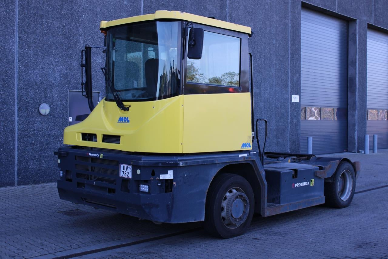 MOL RM255 4X4 - Терминален влекач: снимка 2 MOL RM255 4X4 - Терминален влекач: снимка 2