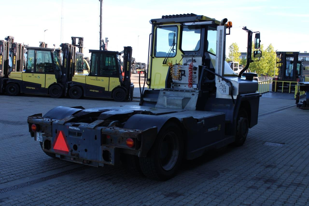 MOL RM255 4X4 - Терминален влекач: снимка 3 MOL RM255 4X4 - Терминален влекач: снимка 3