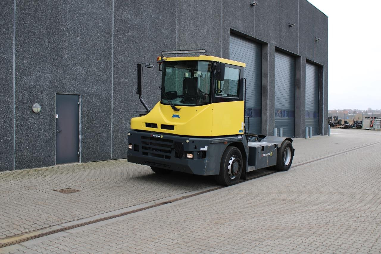 MOL RM255 4X4 - Терминален влекач: снимка 2 MOL RM255 4X4 - Терминален влекач: снимка 2