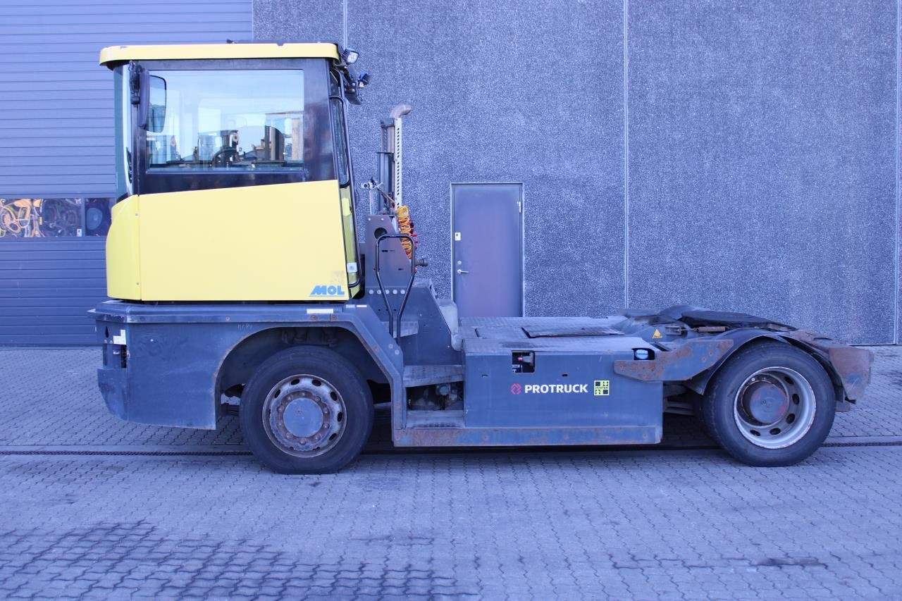 MOL RM255 4X4 - Терминален влекач: снимка 1 MOL RM255 4X4 - Терминален влекач: снимка 1