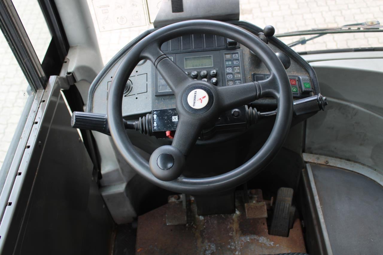 Terberg RT222 - Терминален влекач: снимка 4 Terberg RT222 - Терминален влекач: снимка 4