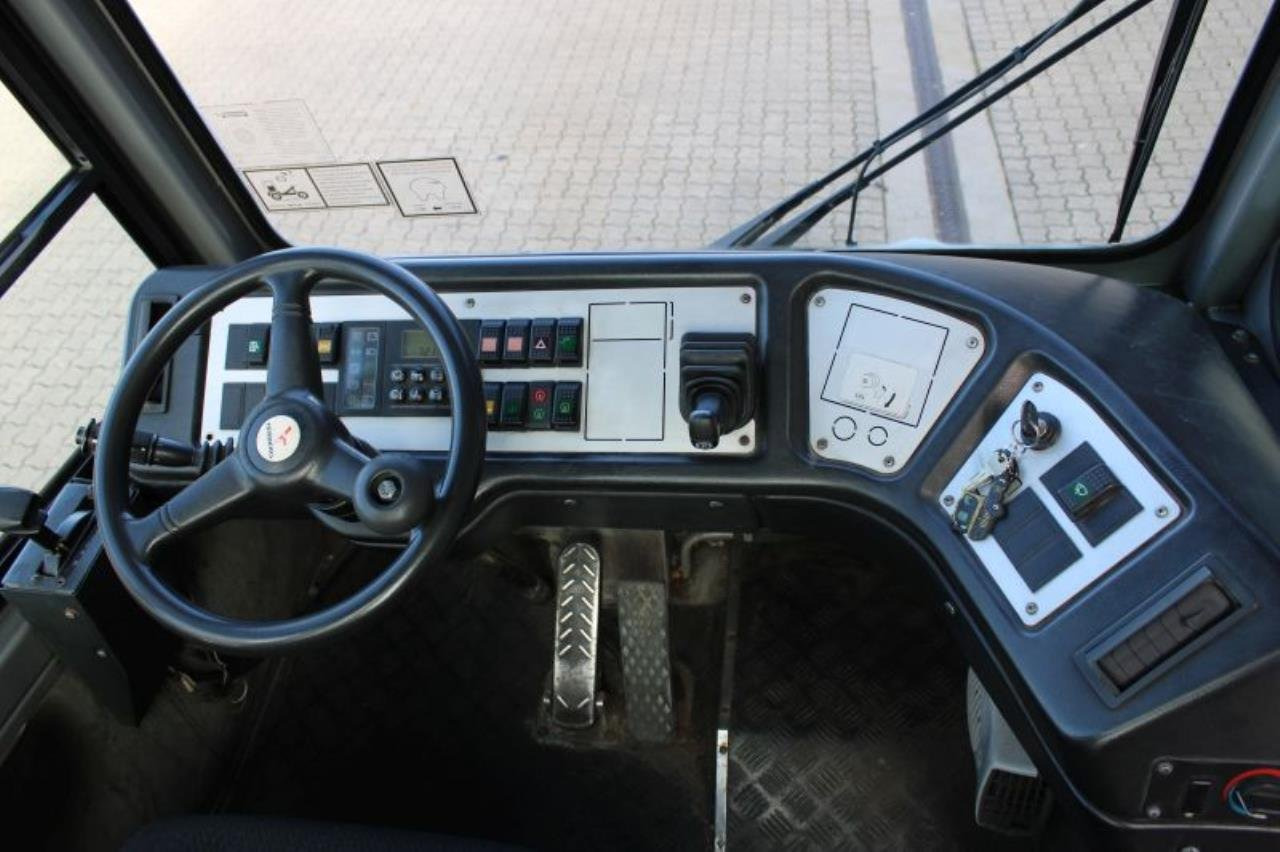 Terberg YT182 - Терминален влекач: снимка 4 Terberg YT182 - Терминален влекач: снимка 4