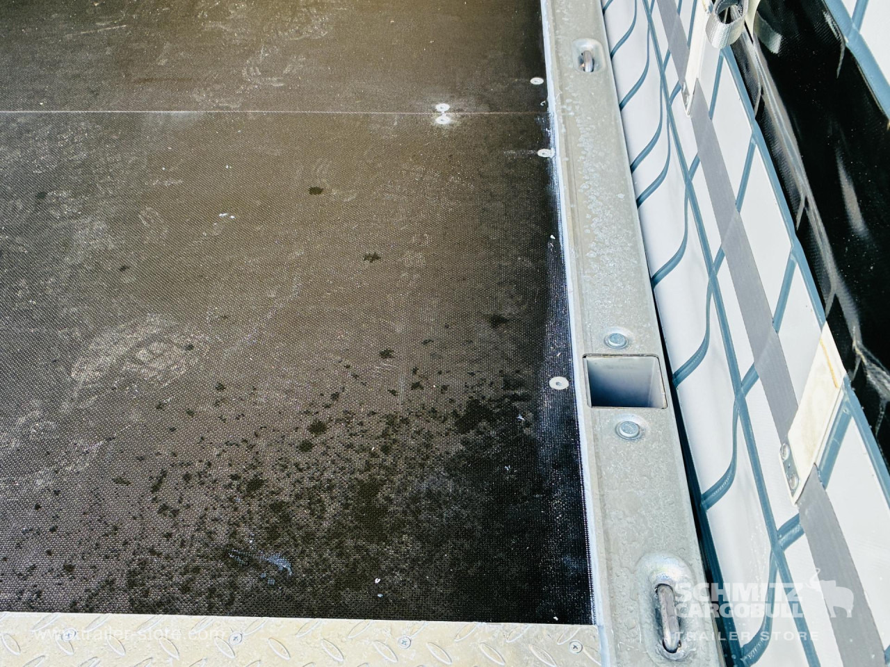 SCHMITZ Auflieger Curtainsider Mega - Брезентово полуремарке: снимка 2 SCHMITZ Auflieger Curtainsider Mega - Брезентово полуремарке: снимка 2