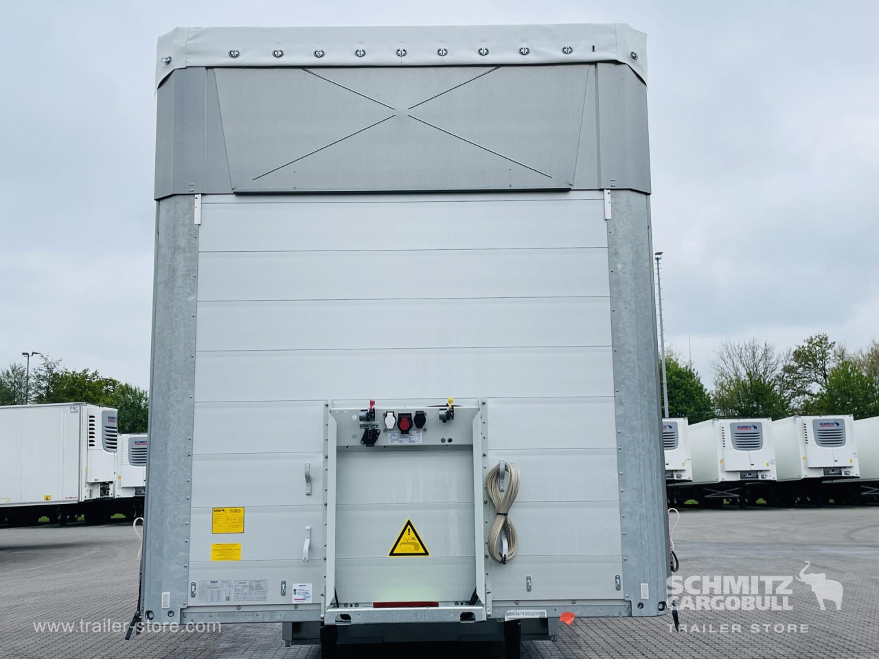 SCHMITZ Auflieger Curtainsider Mega - Брезентово полуремарке: снимка 2 SCHMITZ Auflieger Curtainsider Mega - Брезентово полуремарке: снимка 2