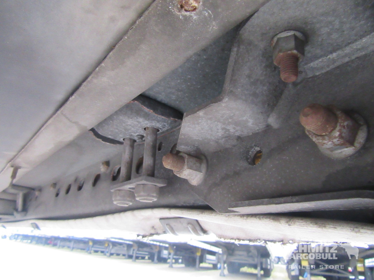 SCHMITZ Auflieger Curtainsider Standard - Брезентово полуремарке: снимка 4 SCHMITZ Auflieger Curtainsider Standard - Брезентово полуремарке: снимка 4