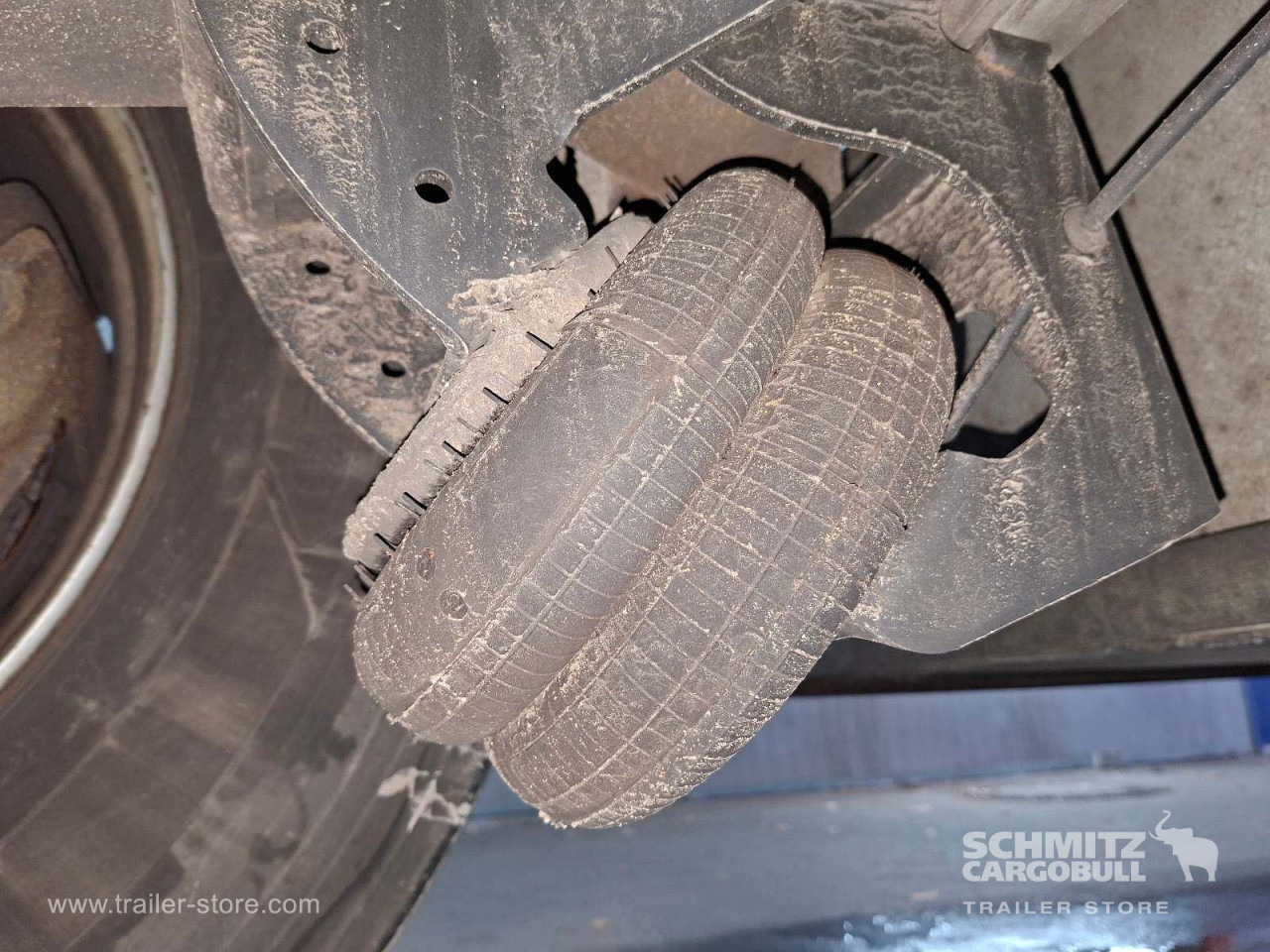 SCHMITZ Auflieger Curtainsider Standard - Брезентово полуремарке: снимка 3 SCHMITZ Auflieger Curtainsider Standard - Брезентово полуремарке: снимка 3