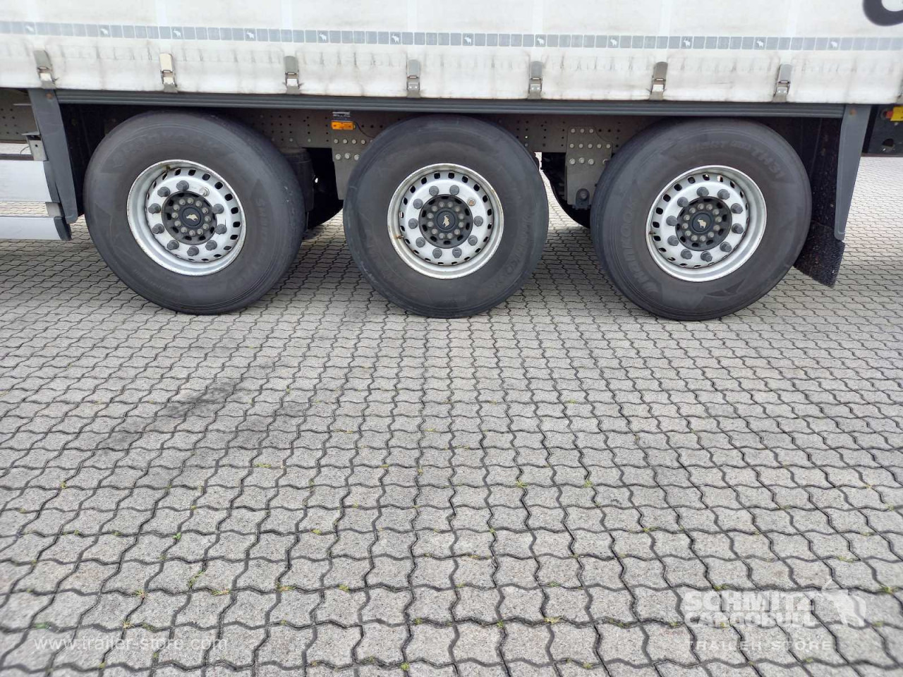 SCHMITZ Auflieger Curtainsider Standard - Брезентово полуремарке: снимка 4 SCHMITZ Auflieger Curtainsider Standard - Брезентово полуремарке: снимка 4