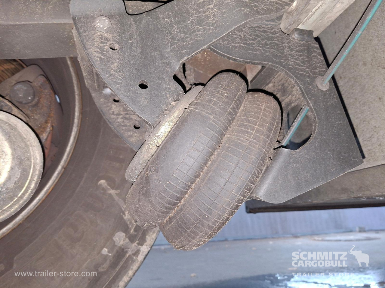 SCHMITZ Auflieger Curtainsider Standard - Брезентово полуремарке: снимка 3 SCHMITZ Auflieger Curtainsider Standard - Брезентово полуремарке: снимка 3