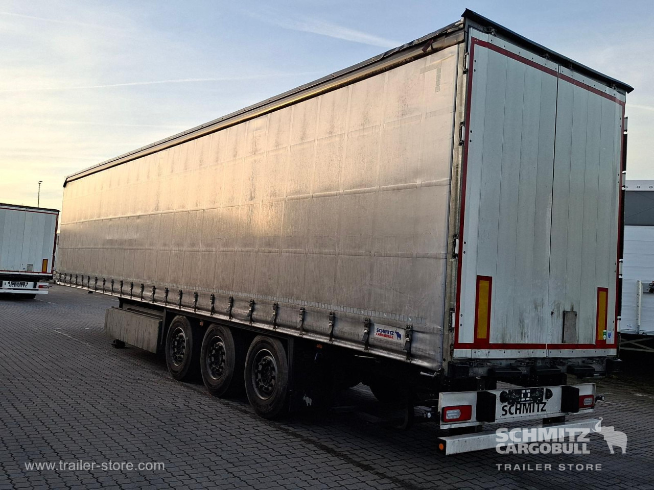 SCHMITZ Auflieger Curtainsider Standard - Брезентово полуремарке: снимка 5 SCHMITZ Auflieger Curtainsider Standard - Брезентово полуремарке: снимка 5