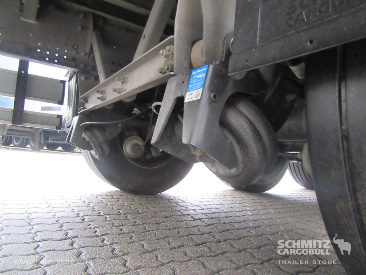 SCHMITZ Auflieger Curtainsider Standard - Брезентово полуремарке: снимка 3 SCHMITZ Auflieger Curtainsider Standard - Брезентово полуремарке: снимка 3
