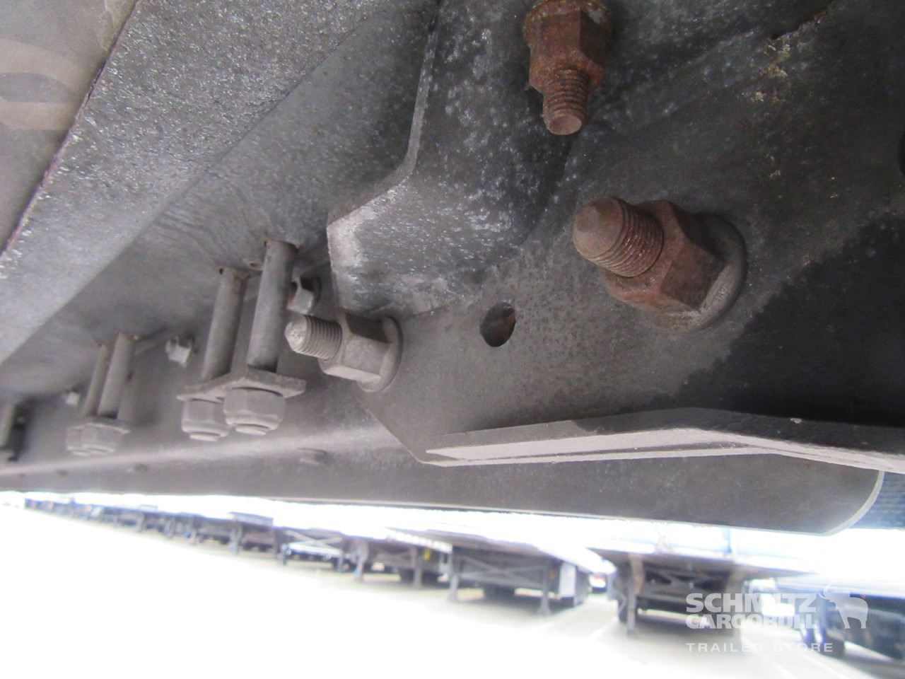 SCHMITZ Auflieger Curtainsider Standard - Брезентово полуремарке: снимка 4 SCHMITZ Auflieger Curtainsider Standard - Брезентово полуремарке: снимка 4