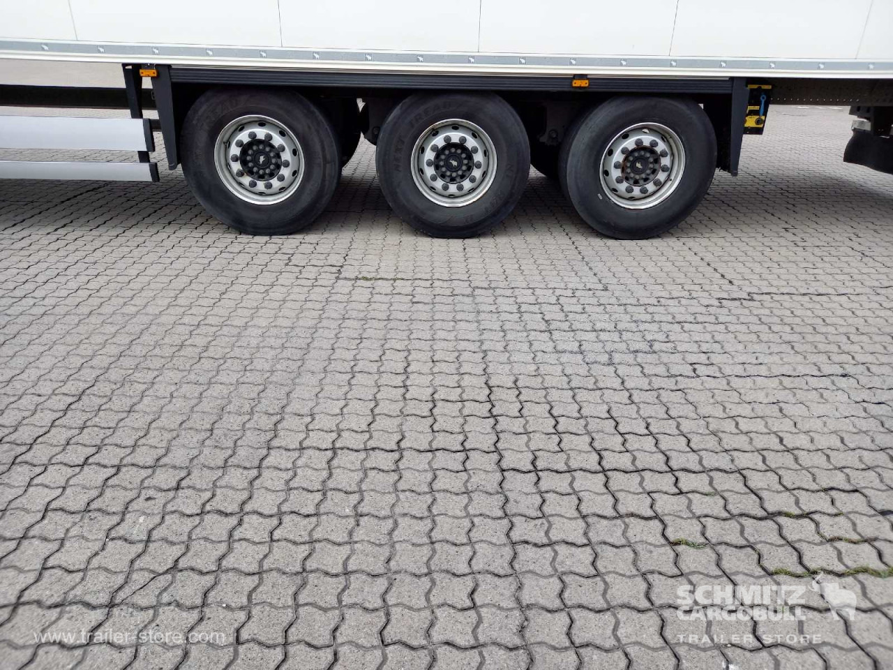 SCHMITZ Auflieger Tiefkühler Standard - Изотермичен полуремарке: снимка 2 SCHMITZ Auflieger Tiefkühler Standard - Изотермичен полуремарке: снимка 2