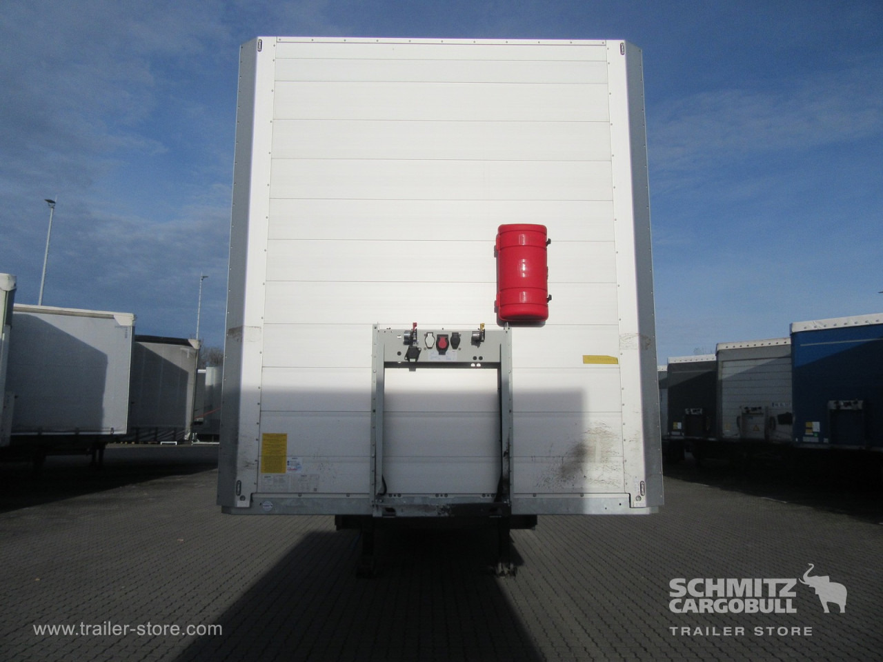 SCHMITZ Auflieger Trockenfrachtkoffer Standard - Затворена каросерия полуремарке: снимка 2 SCHMITZ Auflieger Trockenfrachtkoffer Standard - Затворена каросерия полуремарке: снимка 2
