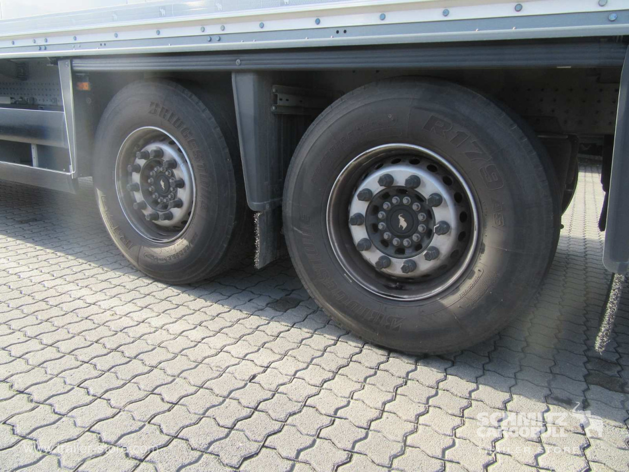 SCHMITZ Auflieger Trockenfrachtkoffer Standard - Затворена каросерия полуремарке: снимка 3 SCHMITZ Auflieger Trockenfrachtkoffer Standard - Затворена каросерия полуремарке: снимка 3