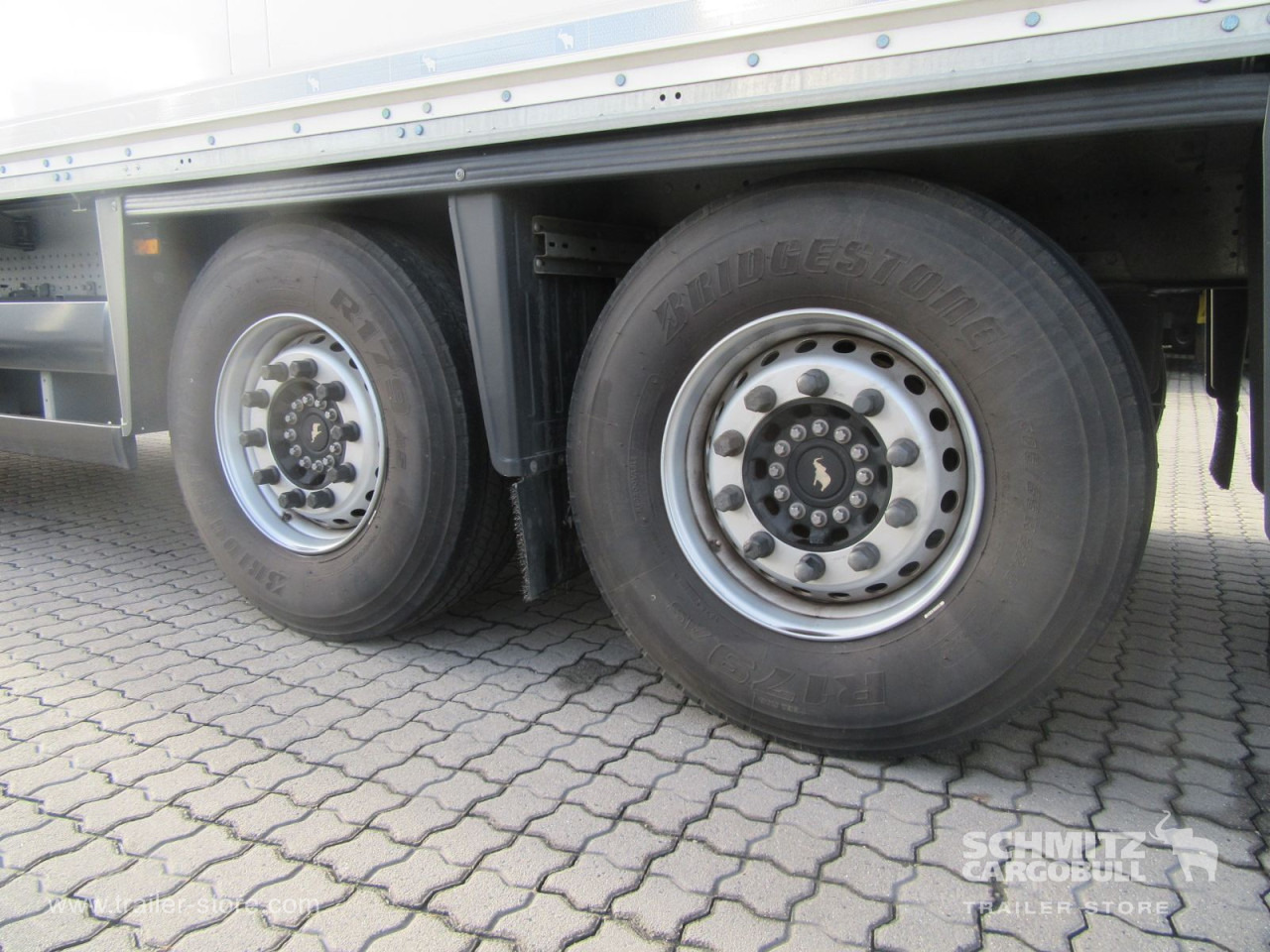 SCHMITZ Auflieger Trockenfrachtkoffer Standard - Затворена каросерия полуремарке: снимка 3 SCHMITZ Auflieger Trockenfrachtkoffer Standard - Затворена каросерия полуремарке: снимка 3
