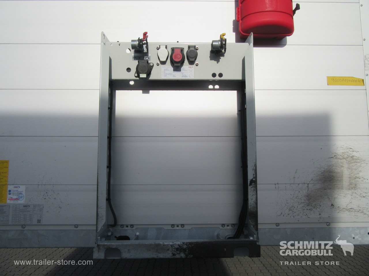SCHMITZ Auflieger Trockenfrachtkoffer Standard - Затворена каросерия полуремарке: снимка 4 SCHMITZ Auflieger Trockenfrachtkoffer Standard - Затворена каросерия полуремарке: снимка 4