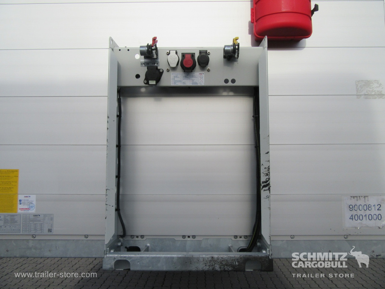 SCHMITZ Auflieger Trockenfrachtkoffer Standard - Затворена каросерия полуремарке: снимка 4 SCHMITZ Auflieger Trockenfrachtkoffer Standard - Затворена каросерия полуремарке: снимка 4