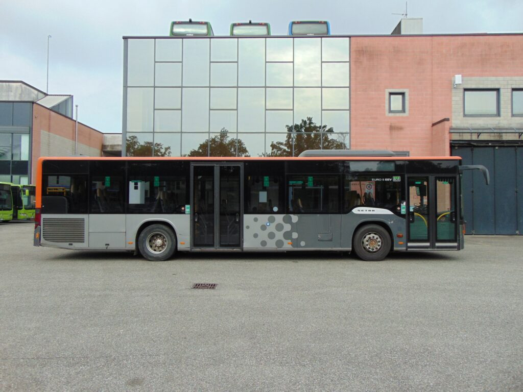 Междуградски автобус N.3 SETRA S 415 NF – Anno 2008: снимка 8