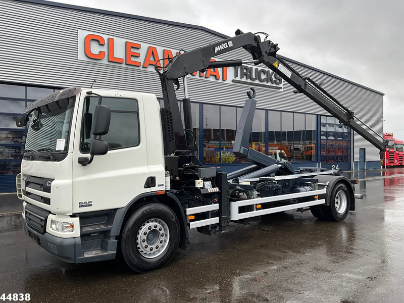 DAF FA 75 CF 250 MKG 14 Tonmeter laadkraan - Мултилифт с кука камион, Камион с кран: снимка 1 DAF FA 75 CF 250 MKG 14 Tonmeter laadkraan - Мултилифт с кука камион, Камион с кран: снимка 1
