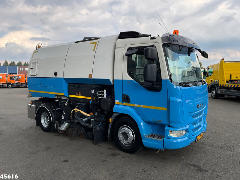 DAF FA LF 180 Euro 6 Johnston VS502 Just 138.807 km! - Мотометачна машина: снимка 4 DAF FA LF 180 Euro 6 Johnston VS502 Just 138.807 km! - Мотометачна машина: снимка 4
