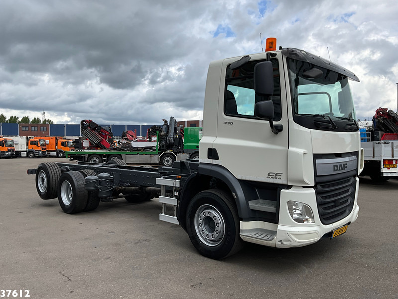 DAF FAN CF 330 Euro 6 Chassis cabine met kraanponton! Just 102.023 km! - Шаси кабина: снимка 3 DAF FAN CF 330 Euro 6 Chassis cabine met kraanponton! Just 102.023 km! - Шаси кабина: снимка 3