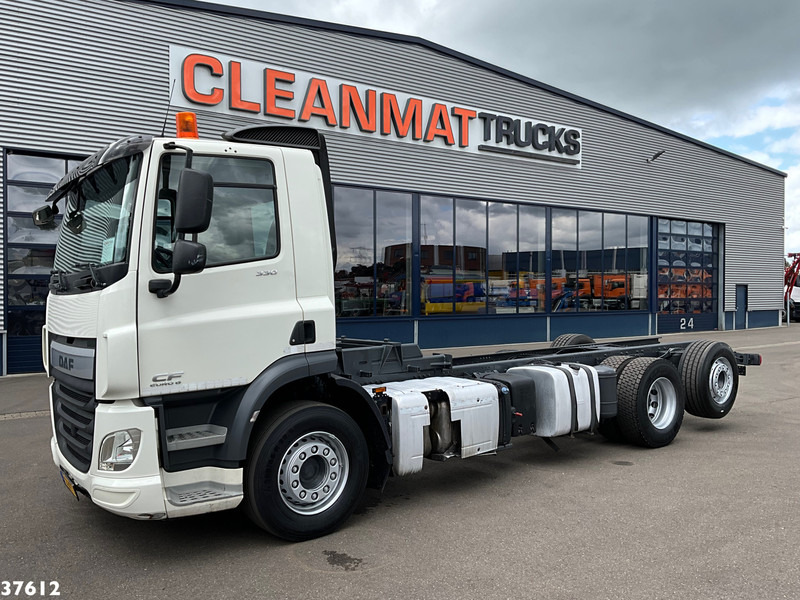 DAF FAN CF 330 Euro 6 Chassis cabine met kraanponton! Just 102.023 km! - Шаси кабина: снимка 2 DAF FAN CF 330 Euro 6 Chassis cabine met kraanponton! Just 102.023 km! - Шаси кабина: снимка 2