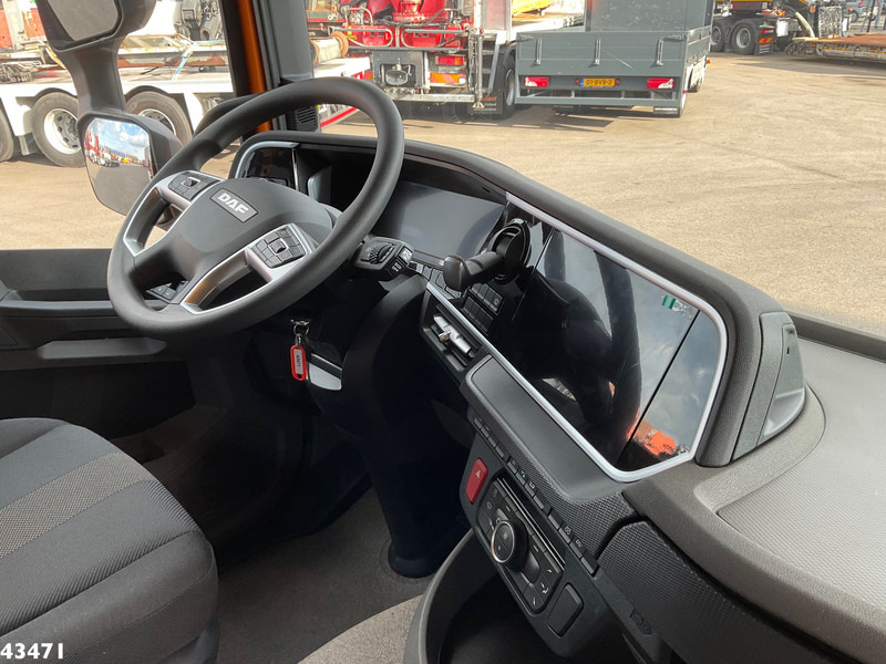 Interior photo 1: Мултилифт с кука камион, Камион с кран DAF FAN XD 450 Hiab 23 Tonmeter laadkraan