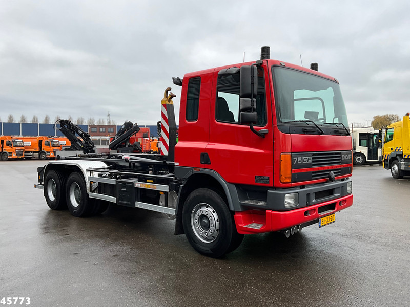DAF FAT 75.320 6x4 Full steel Hiab 17 Ton haakarmsysteem Just 64.623 Km! - Мултилифт с кука камион: снимка 3 DAF FAT 75.320 6x4 Full steel Hiab 17 Ton haakarmsysteem Just 64.623 Km! - Мултилифт с кука камион: снимка 3