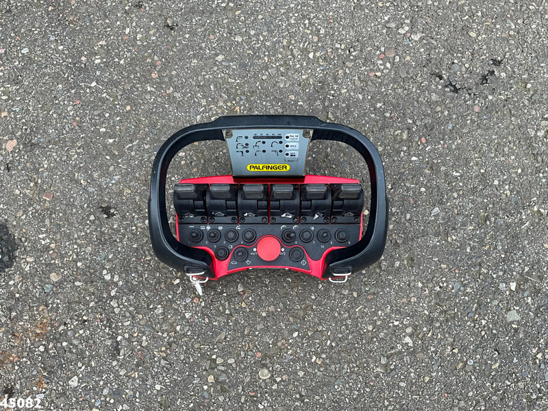 Камион с кран Iveco Trakker AD260T41 Euro 5 6x4 Full Steel Palfinger 36 Tm laadkraan Just 133.291 km!: снимка 10 Камион с кран Iveco Trakker AD260T41 Euro 5 6x4 Full Steel Palfinger 36 Tm laadkraan Just 133.291 km!: снимка 10