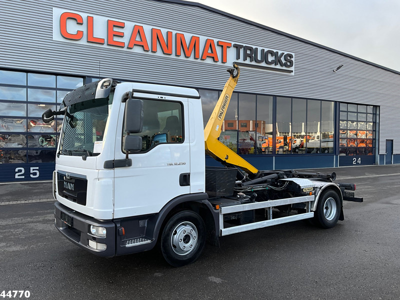 MAN TGL 12.250 Palfinger haakarmsysteem - Мултилифт с кука камион: снимка 1 MAN TGL 12.250 Palfinger haakarmsysteem - Мултилифт с кука камион: снимка 1