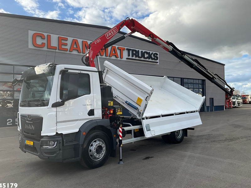 MAN TGM 18.320 Euro 6 Fassi 13 Tonmeter laadkraan NEW AND UNUSED! - Самосвал камион, Камион с кран: снимка 2 MAN TGM 18.320 Euro 6 Fassi 13 Tonmeter laadkraan NEW AND UNUSED! - Самосвал камион, Камион с кран: снимка 2
