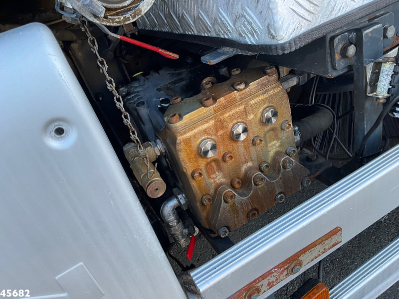 Мотометачна машина MAN TGS 18.320 Manual Gearbox Brock Wegdekreinger links en rechtsvegend!: снимка 15 Мотометачна машина MAN TGS 18.320 Manual Gearbox Brock Wegdekreinger links en rechtsvegend!: снимка 15