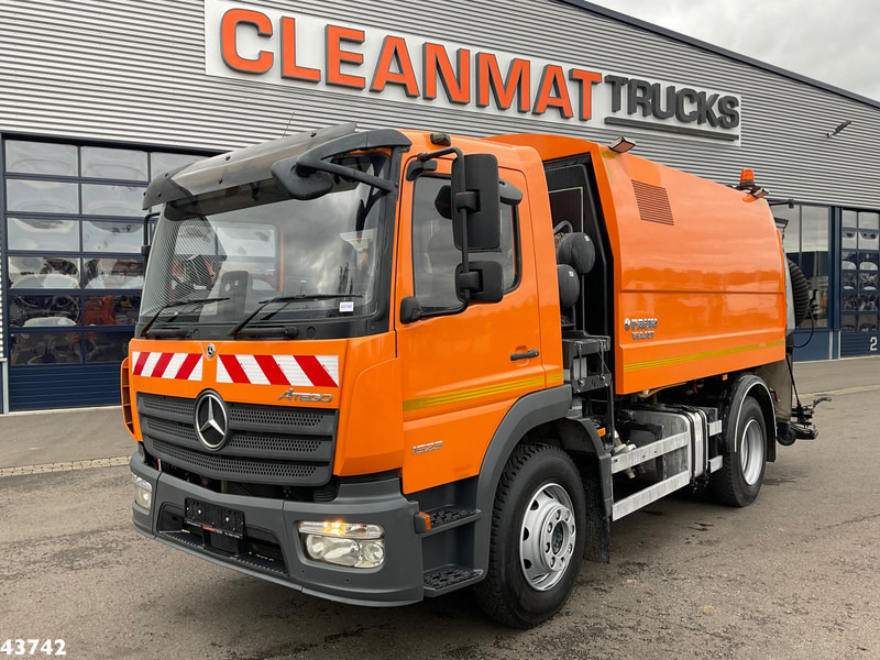 Mercedes-Benz ATEGO 1523 Faun VIAJET 6 R/HS Wegdekreiniger Just 14.776 km! - Мотометачна машина: снимка 2 Mercedes-Benz ATEGO 1523 Faun VIAJET 6 R/HS Wegdekreiniger Just 14.776 km! - Мотометачна машина: снимка 2