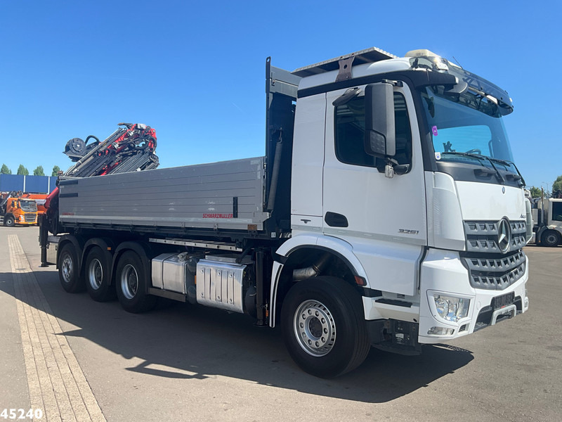 Mercedes-Benz Arocs 3251 8x4 Euro 6 Retarder Palfinger 34 Tonmeter laadkraan + Fly-Jib 2 zijdige kipper Just 146.766 km! - Самосвал камион, Камион с кран: снимка 4 Mercedes-Benz Arocs 3251 8x4 Euro 6 Retarder Palfinger 34 Tonmeter laadkraan + Fly-Jib 2 zijdige kipper Just 146.766 km! - Самосвал камион, Камион с кран: снимка 4