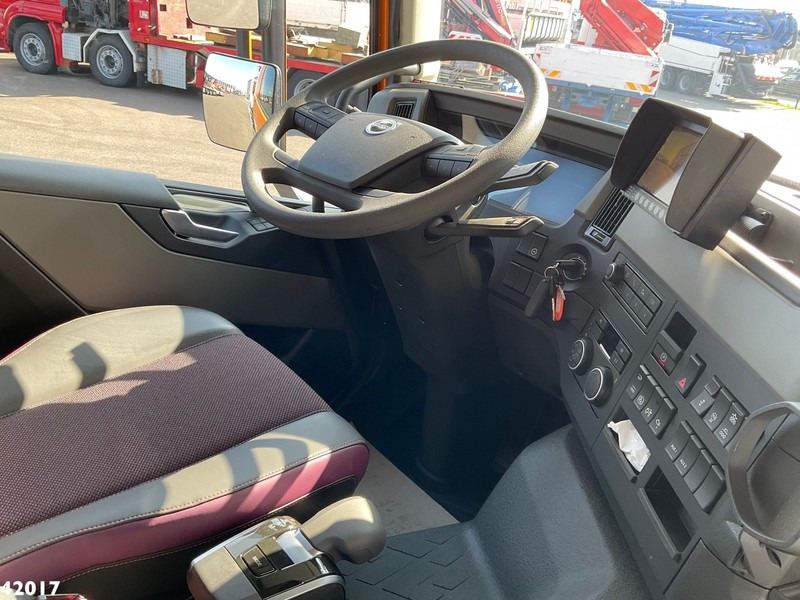 Мултилифт с кука камион, Камион с кран Volvo FM 420 8x2 HMF 28 Tonmeter laadkraan: снимка 12
