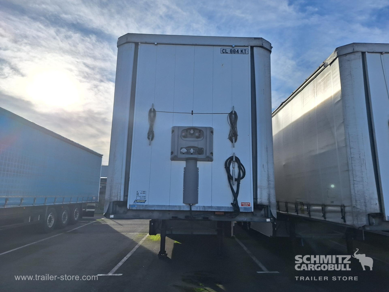 FRUEHAUF Curtainsider Standard Taillift - Брезентово полуремарке: снимка 2 FRUEHAUF Curtainsider Standard Taillift - Брезентово полуремарке: снимка 2