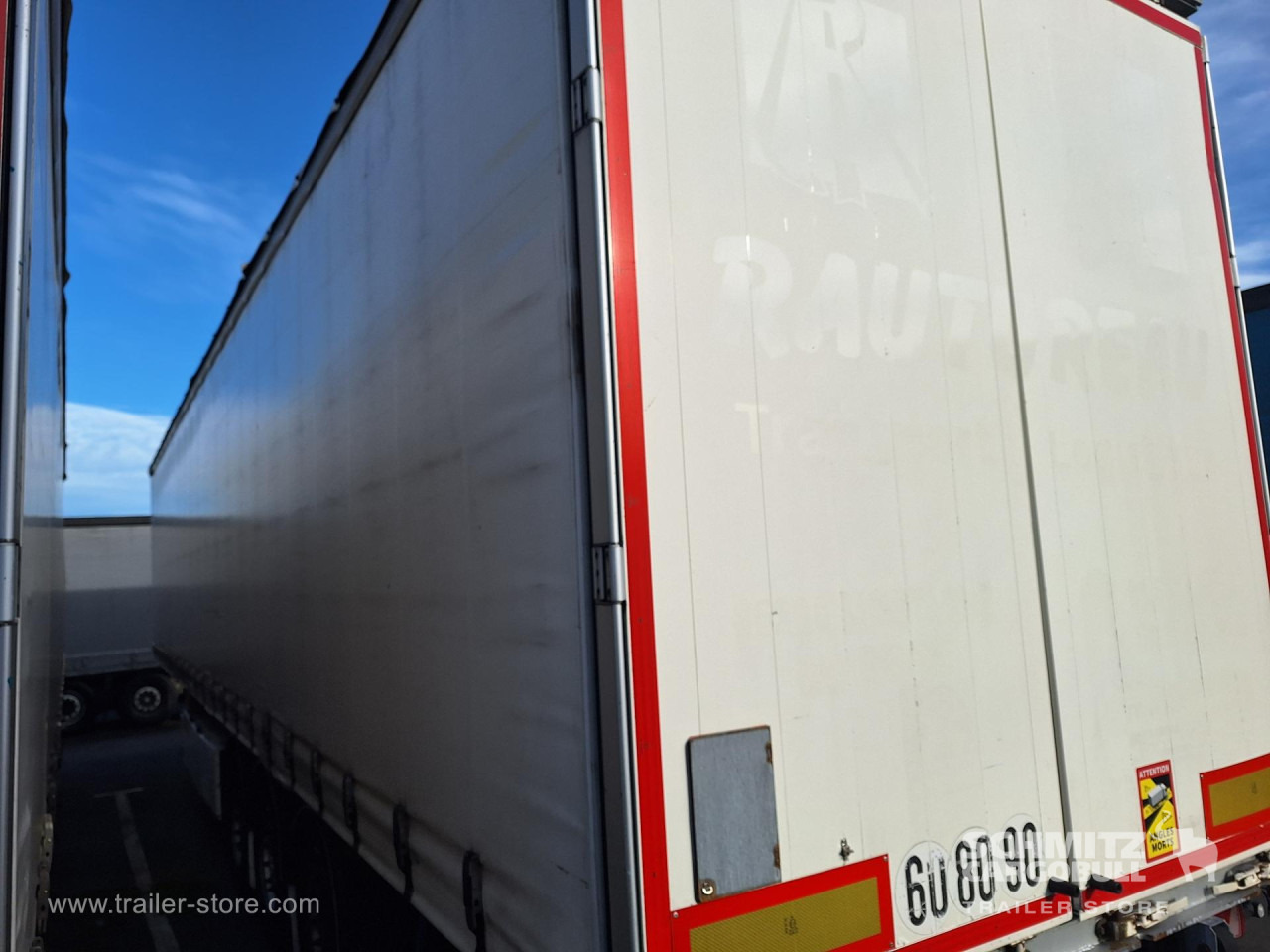 FRUEHAUF Curtainsider Standard Taillift - Брезентово полуремарке: снимка 3 FRUEHAUF Curtainsider Standard Taillift - Брезентово полуремарке: снимка 3